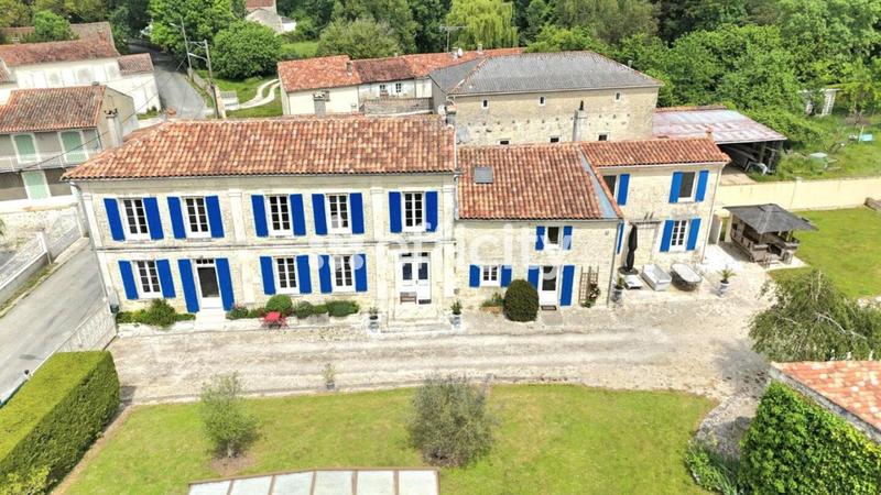 Maison - 310 m² - 11 pièces