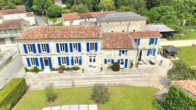 Maison - 310 m² - 11 pièces