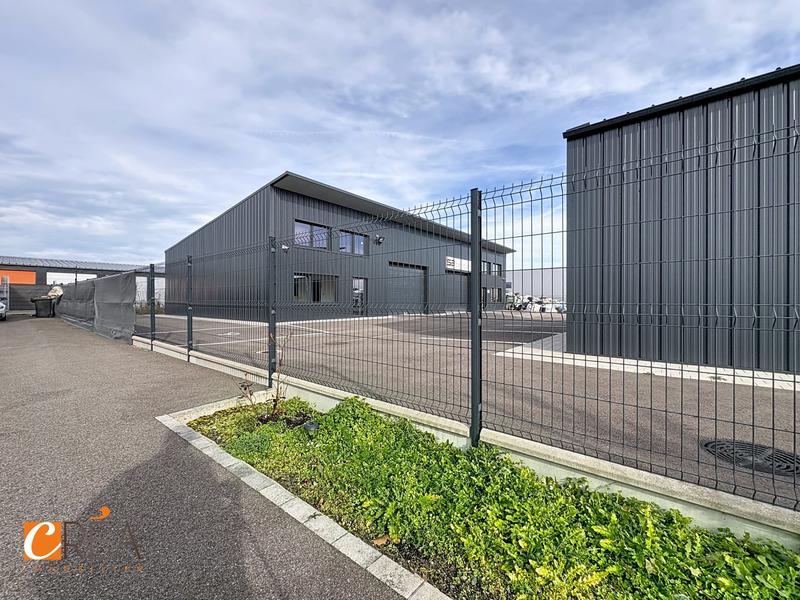 Local d'activités - 148 m²