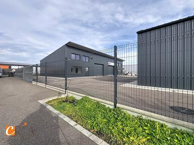 Local d'activités - 148 m²