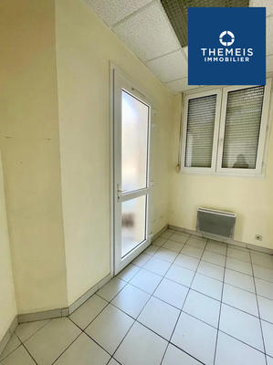Local commercial - 84 m² - 3 pièces