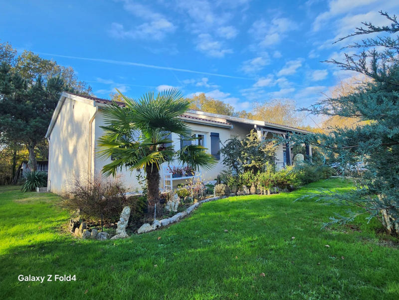 Maison - 90 m² - 5 pièces