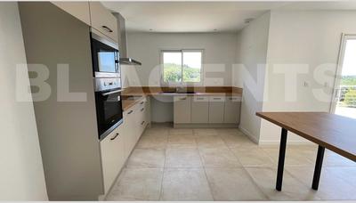 Maison traditionnelle - 114 m² - 6 pièces