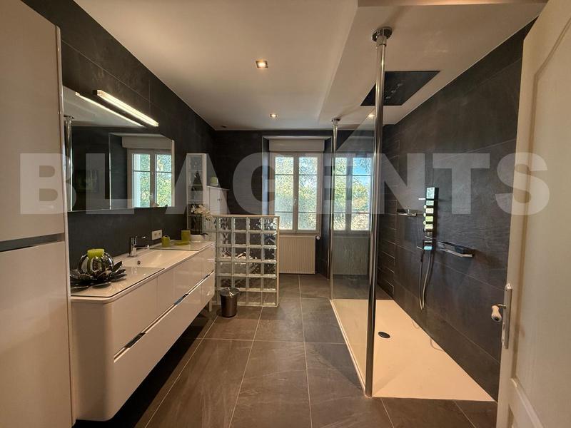 Maison - 634 m² - 21 pièces