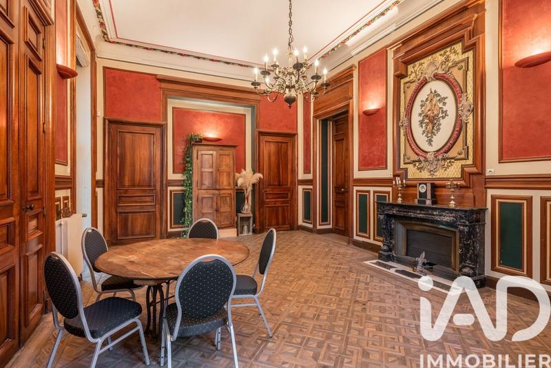 Maison - 980 m² - 35 pièces