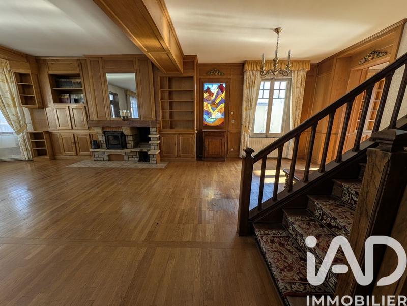 Maison - 236 m² - 11 pièces