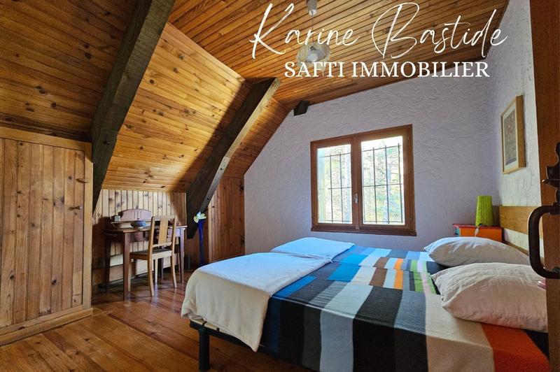 Maison - 240 m² - 11 pièces