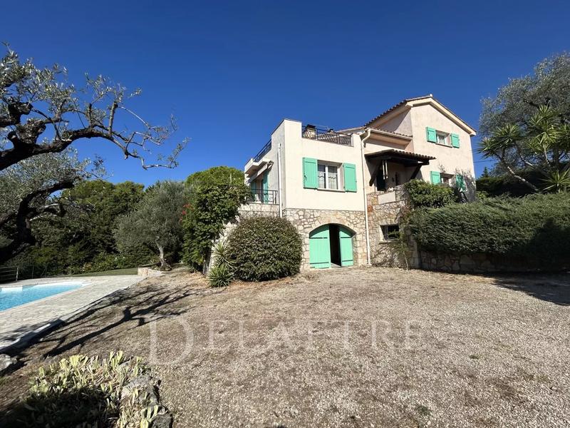 Villa - 170 m² - 8 pièces