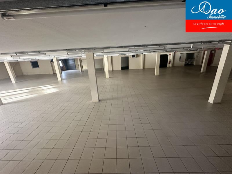 Local commercial - 963 m²