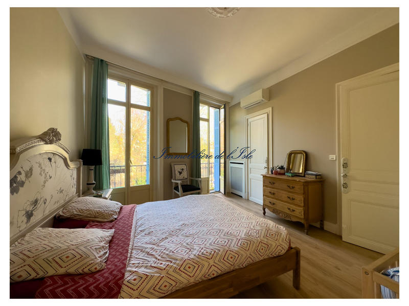 Maison - 266 m² - 12 pièces