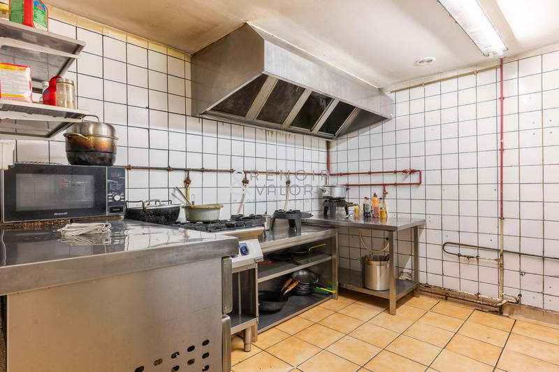 Local commercial - 153 m² - 2 pièces