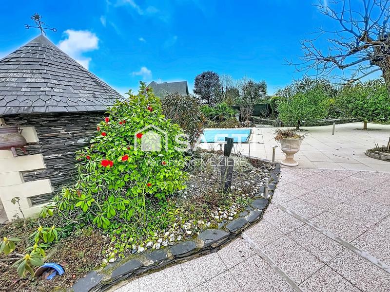 Maison - 258 m² - 9 pièces