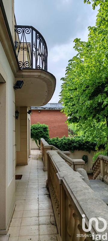 Maison - 300 m² - 12 pièces