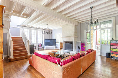 Maison - 269 m² - 10 pièces