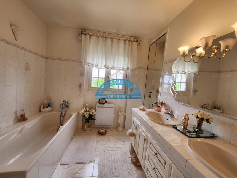 Maison - 141 m² - 7 pièces