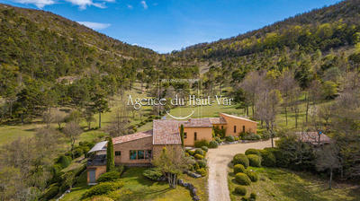 Villa - 212 m² - 6 pièces