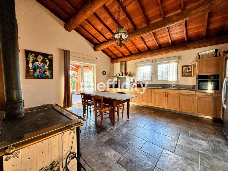 Maison - 256 m² - 8 pièces