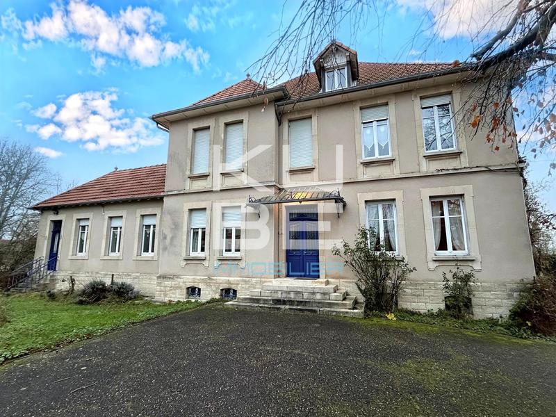 Maison - 280 m² - 12 pièces