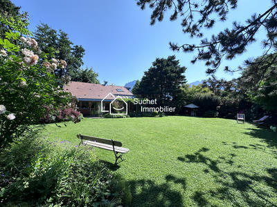 Maison - 200 m² - 9 pièces