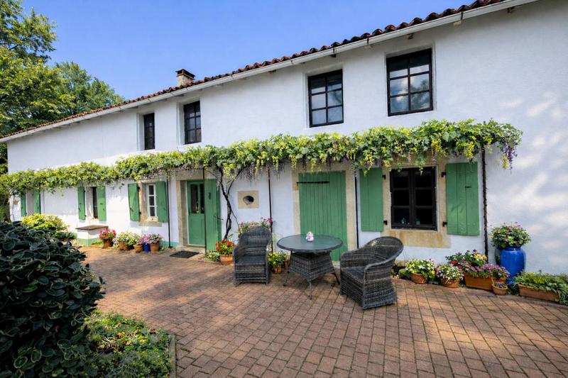 Maison - 231 m² - 7 pièces