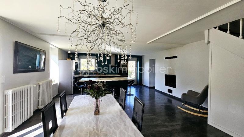 Demeure - 200 m² - 7 pièces