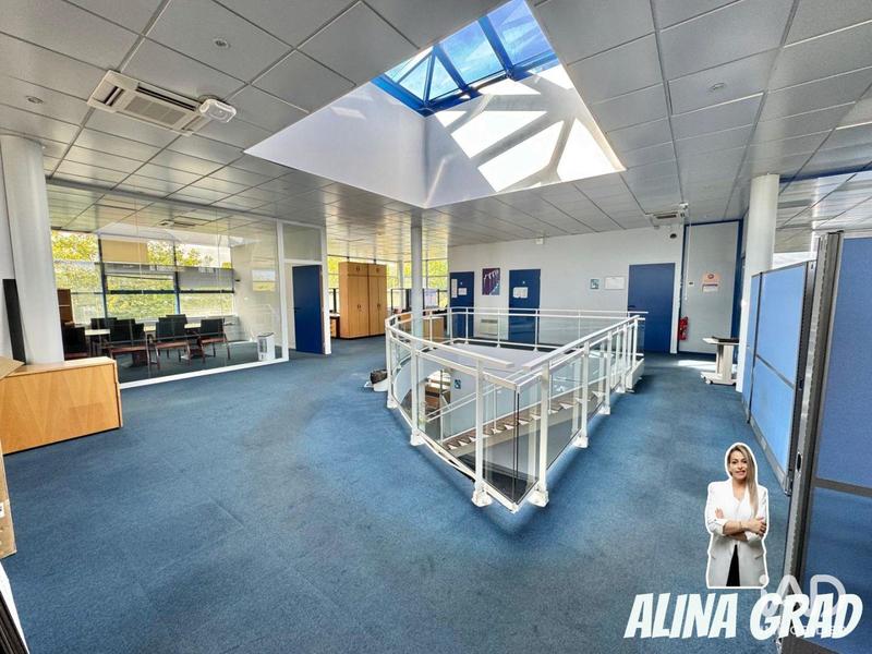 Bureau - 867 m²