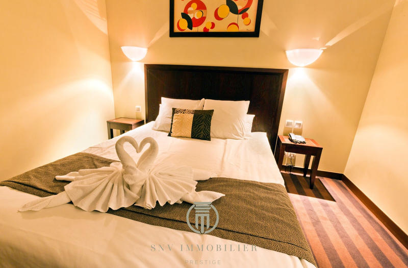 Propriété - 1 457 m² - 34 pièces