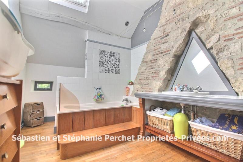 Maison - 233 m² - 8 pièces