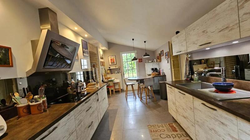 Maison - 285 m² - 11 pièces