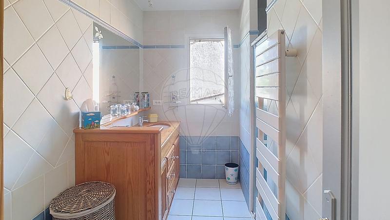 Maison - 275 m² - 9 pièces