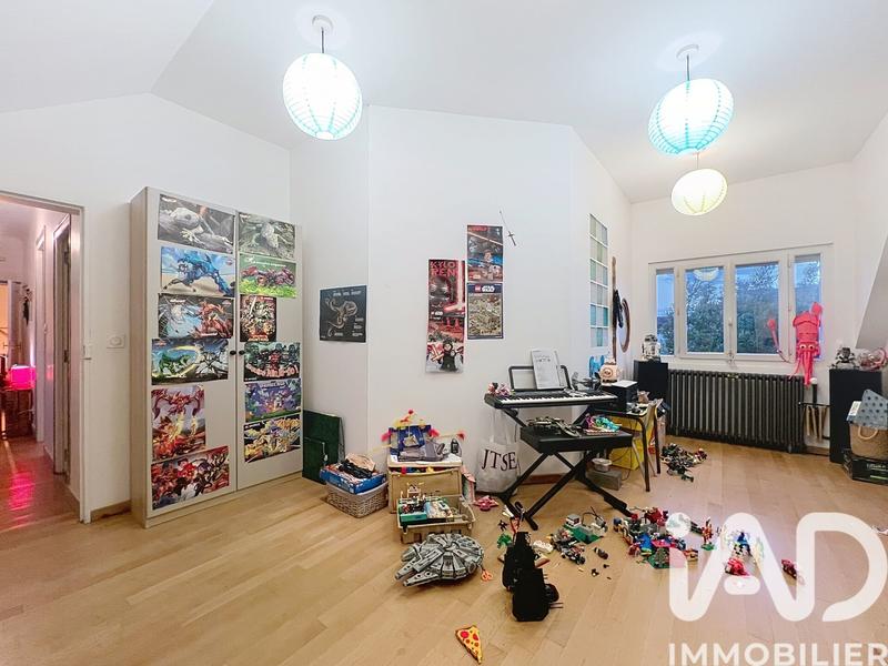Maison - 241 m² - 7 pièces