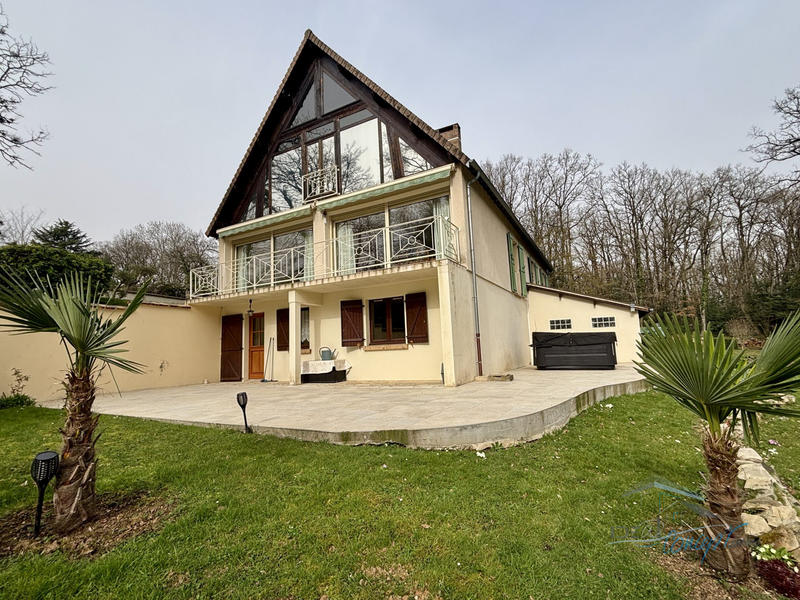 Maison - 252 m² - 8 pièces