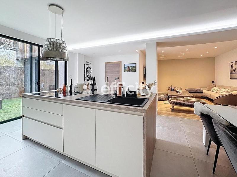 Appartement - 110 m² - 2 pièces