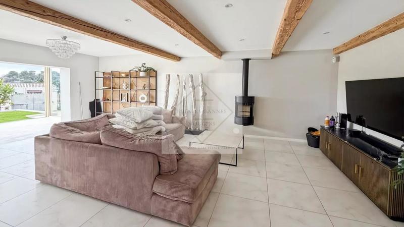 Villa - 220 m² - 5 pièces