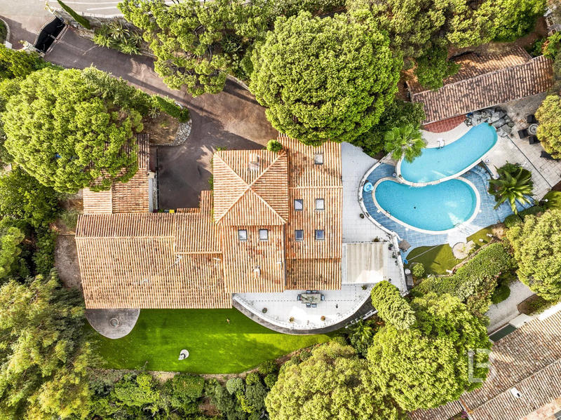 Villa - 439 m² - 8 pièces