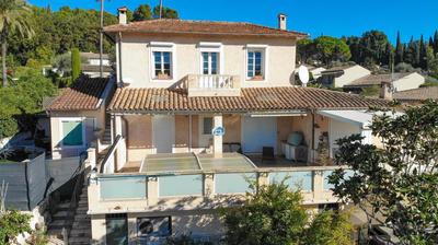 Villa - 201 m² - 8 pièces