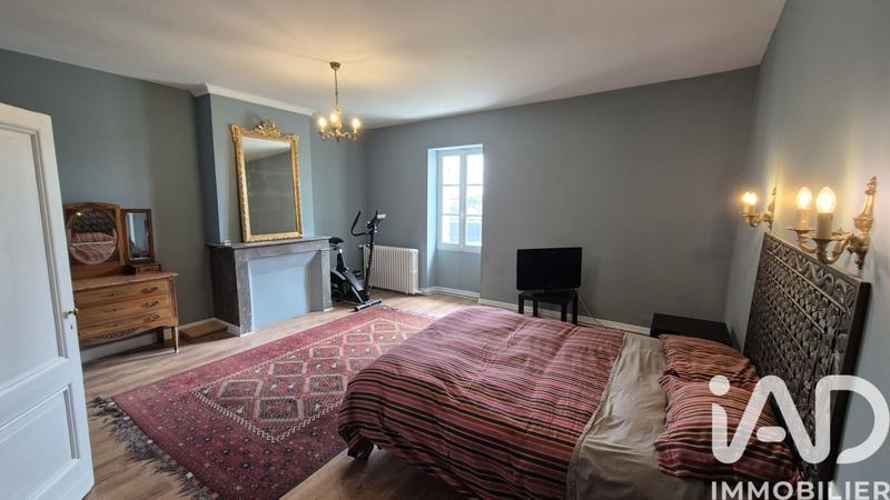 Maison - 280 m² - 9 pièces