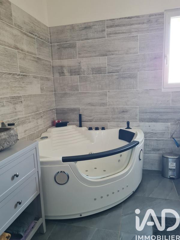 Maison - 370 m² - 9 pièces