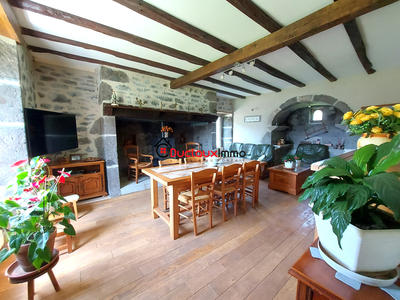 Maison - 204 m² - 9 pièces