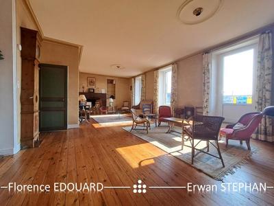 Maison - 374 m² - 16 pièces