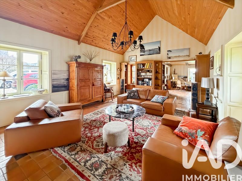 Maison - 320 m² - 12 pièces