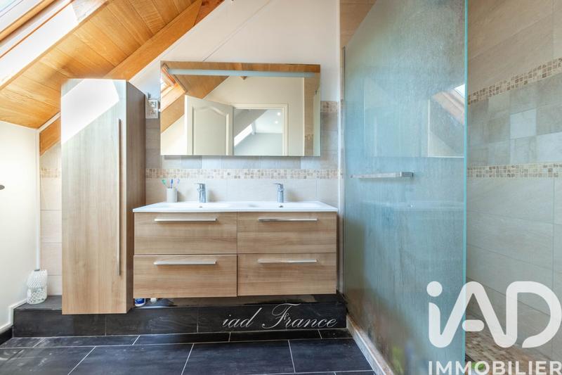 Maison - 230 m² - 8 pièces