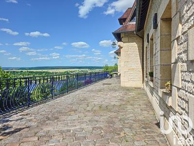 Maison - 350 m² - 8 pièces