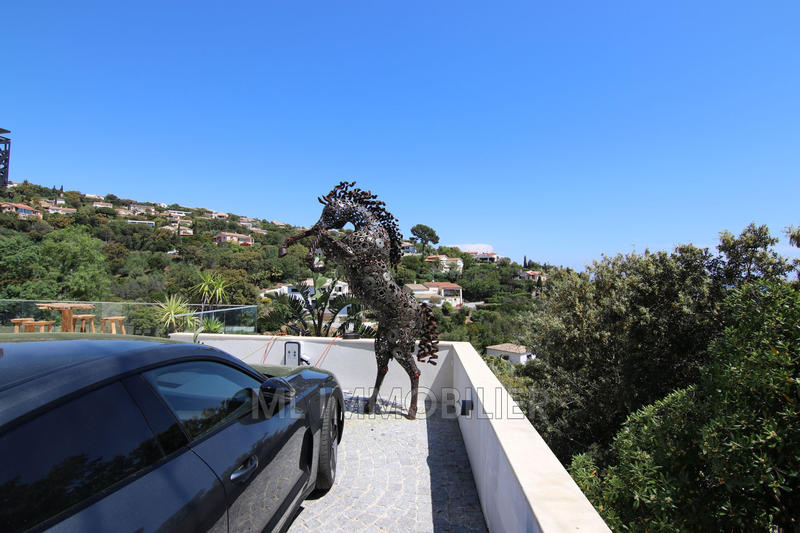 Maison contemporaine - 310 m² - 8 pièces