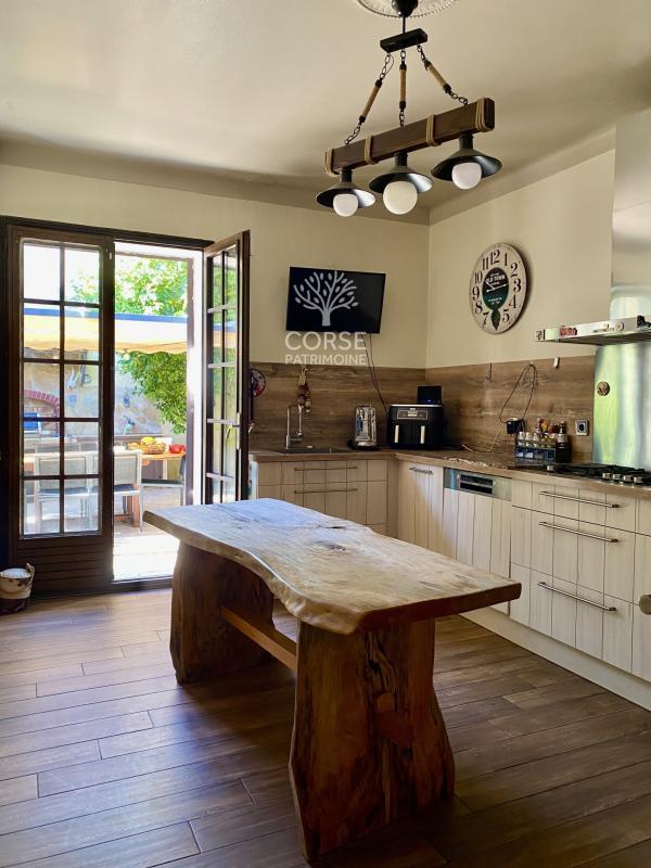 Maison - 202 m² - 7 pièces