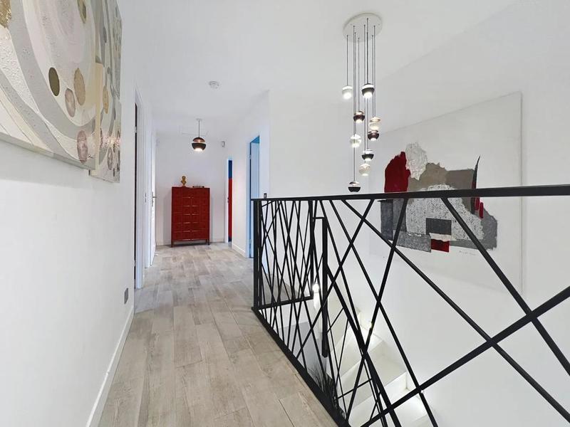 Villa - 212 m² - 8 pièces