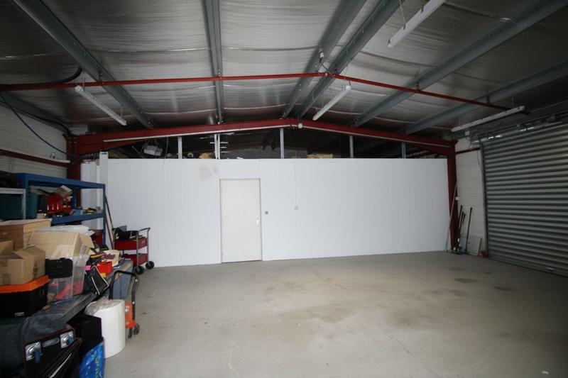 Local d'activités - 296 m²