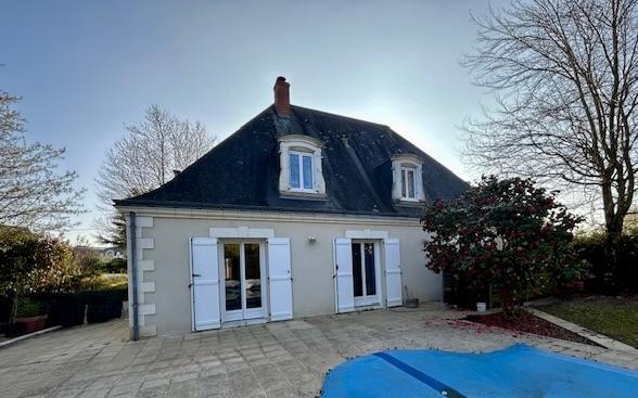 Maison traditionnelle - 199 m² - 9 pièces