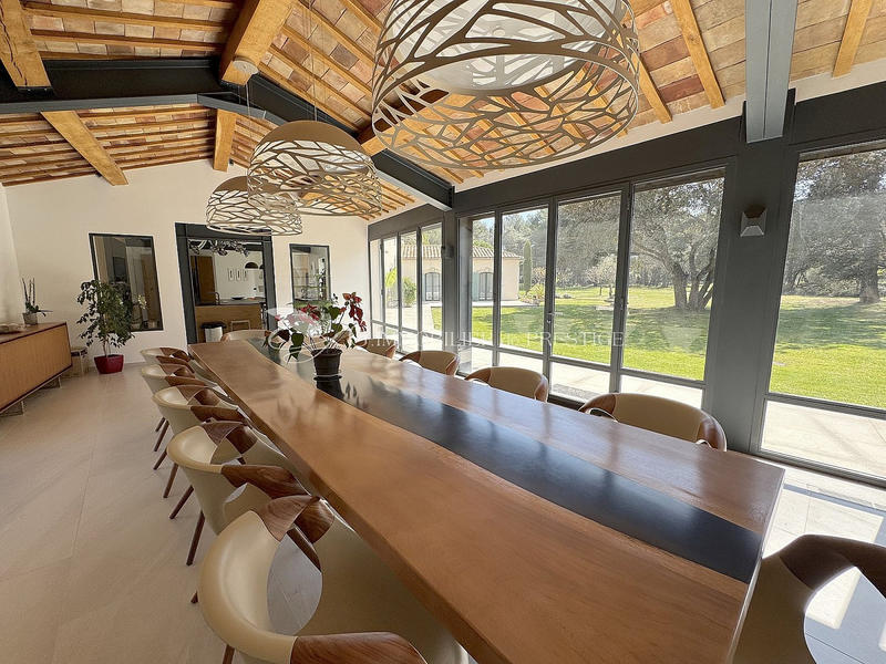 Propriété - 600 m² - 17 pièces