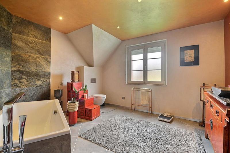 Maison - 370 m² - 12 pièces